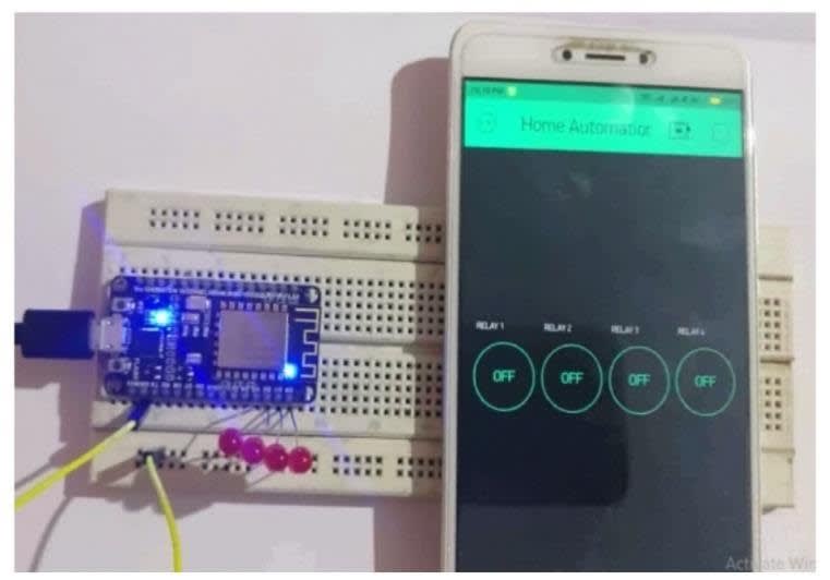 image showing Blynk on smartphone and circuit