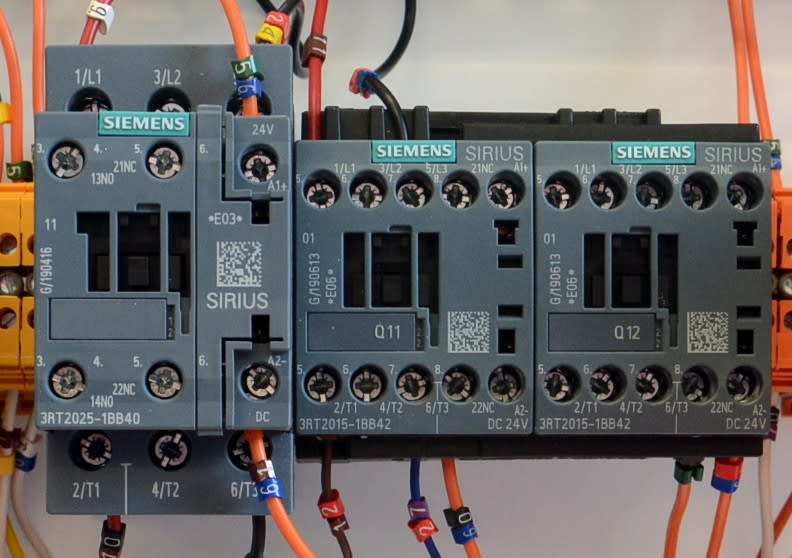 Contactors_513819c89179c6ad60d7dc5d92d0ee5a1c09804a.jpg