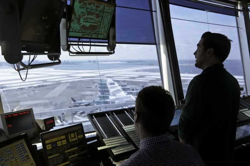 air_traffic_control_8a6eec4c352b460eb63a06e7b16a5a9741d68718.jpg