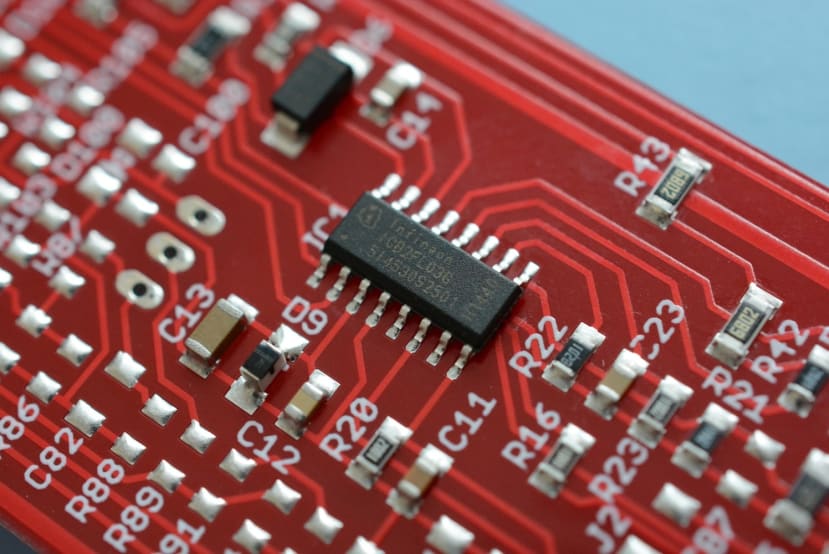 The ICB2FL03G chip featured on the EVALICB2FL03GTOBO1 evaluation board