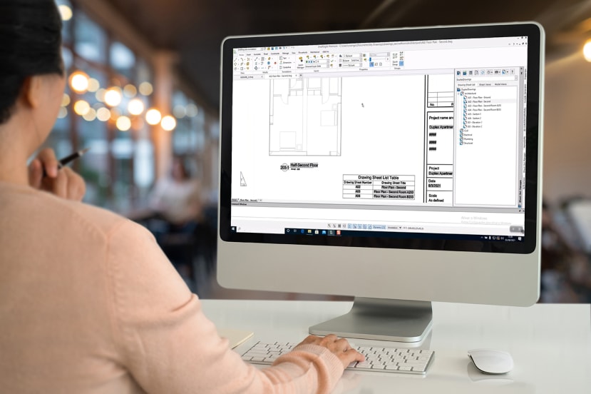 Person at desk using DraftSight