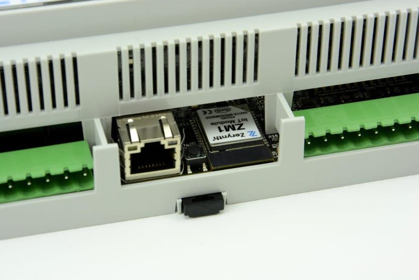 Image showing Zerynth connections to Ethernet port plus two MikroBUS slots