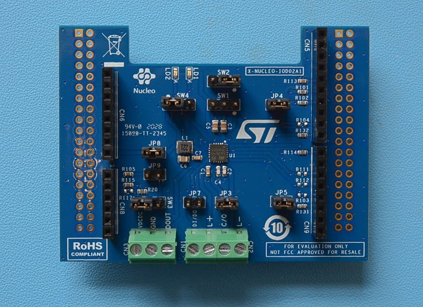 X-NUCLEO-IOD02A1 IO-Link interface board is included