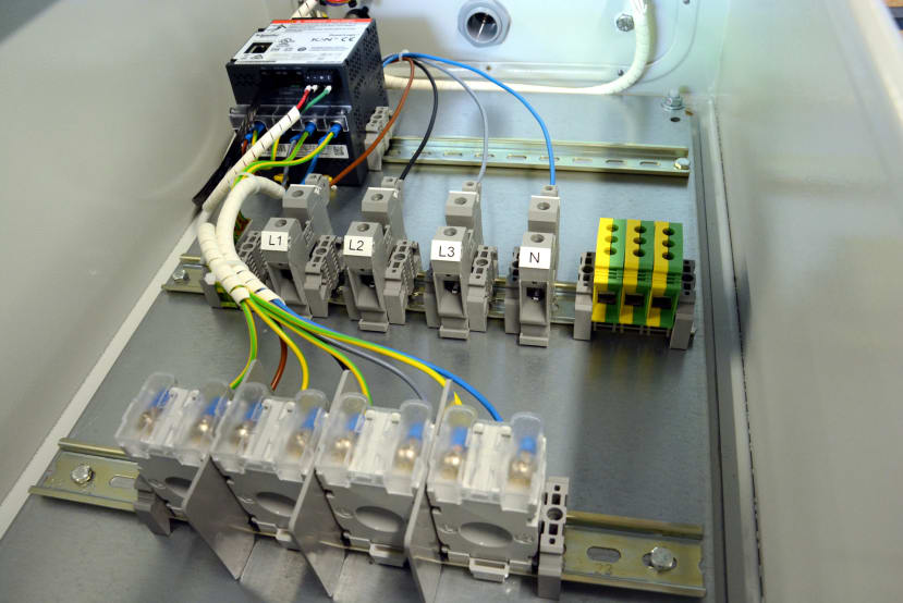 3-phase power metering test setup