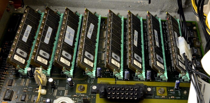 SIMM sockets populated with a total of 64MB RAM