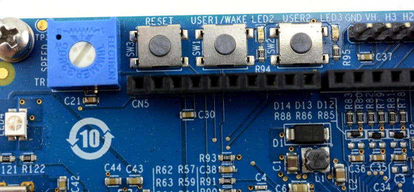 speed trimmer potentiometer, plus a reset and user push buttons