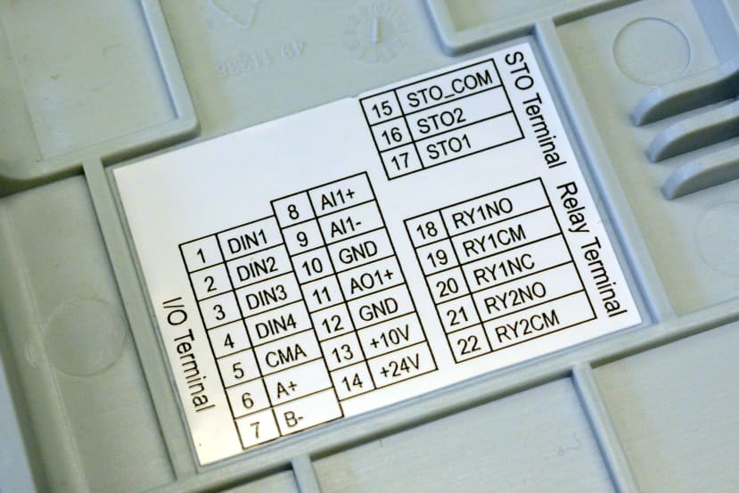 Connection marking plate