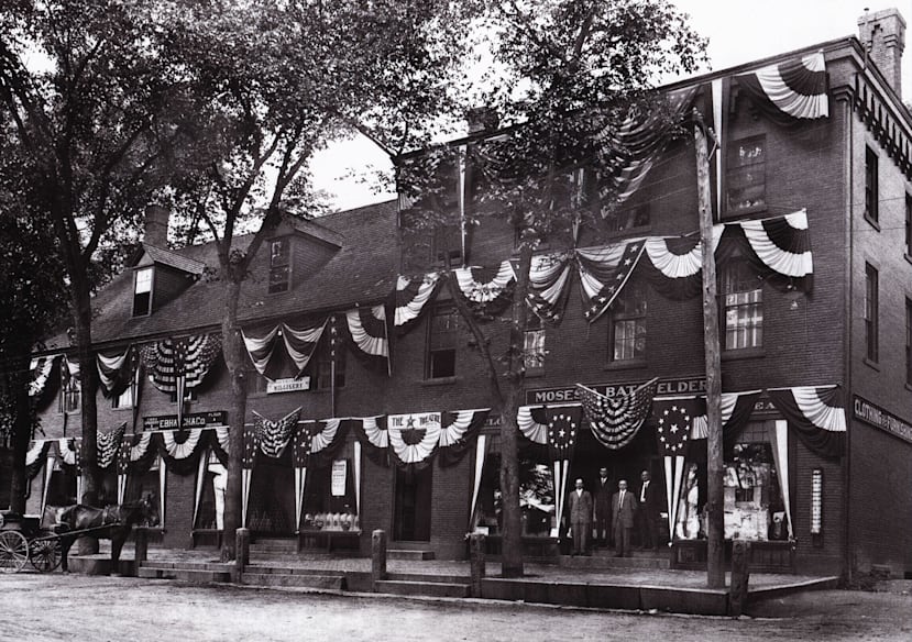 Festoon - patriotic bunting on buildings