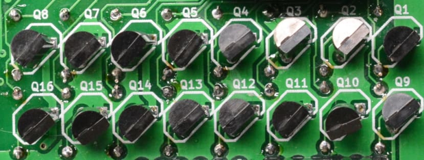 PNP and NPN transistors correctly assembled on PCB