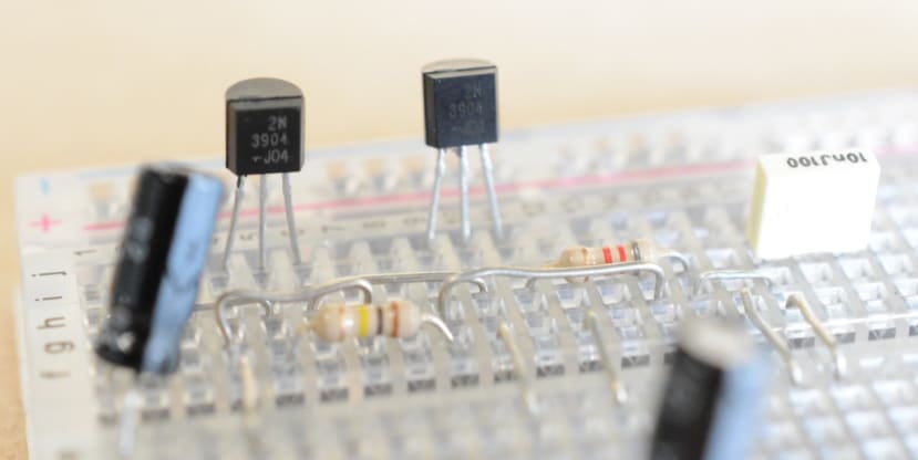 transistors_e8b80620cc48e50de9b7b1e19e178e9a634211c1.jpg