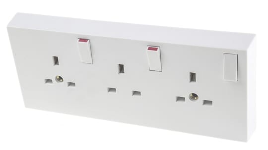 Rs Pro White 3 Gang Plug Socket 1 Pole Poles 13a Type G British Indoor Use Rs