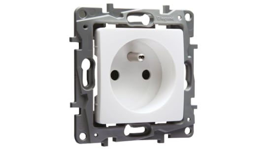 6 647 35 | Legrand White 1 Gang Plug Socket, 16A, - French, Indoor Use | RS