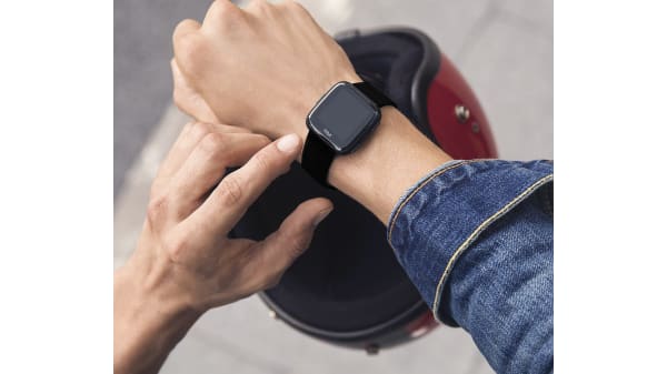 fitbit versa black