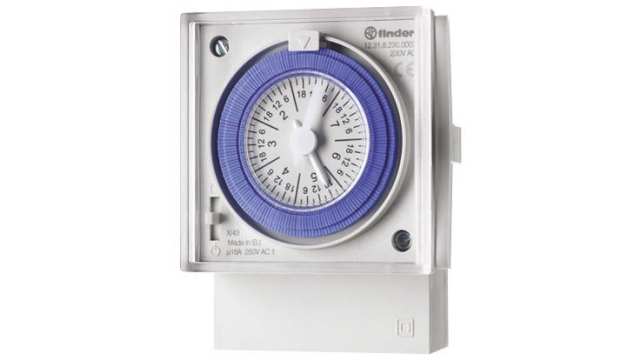Finder Analogue 12 Time Switch, 1-Channel 230 V ac | 12.31.8.230.0007