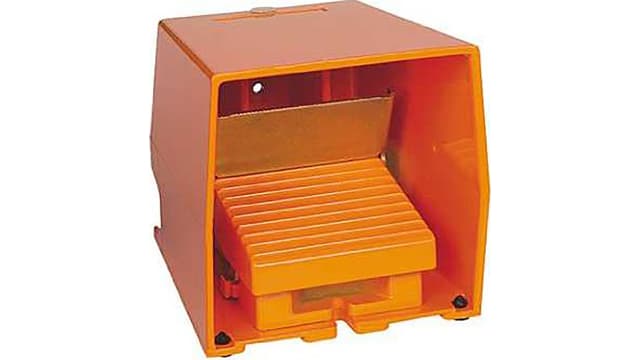 Schneider Electric Industrial Duty Momentary On-Off Foot Switch - Metal Case Material, 2NO/2NC, 270 mA @ 250 V dc, 3 A | XPER511