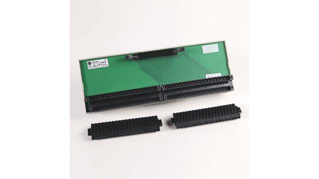 Allen Bradley 1492 Series 40-Contact Female Interface Module, D-Shell Connector, DIN Rail, 12A | 1492-RIFM40F-2