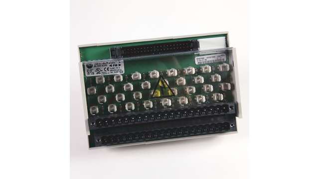 Allen Bradley 1492 Series 40-Contact Female Interface Module, D-Shell Connector, DIN Rail, 12A | 1492-RIFM40F-FS120-4