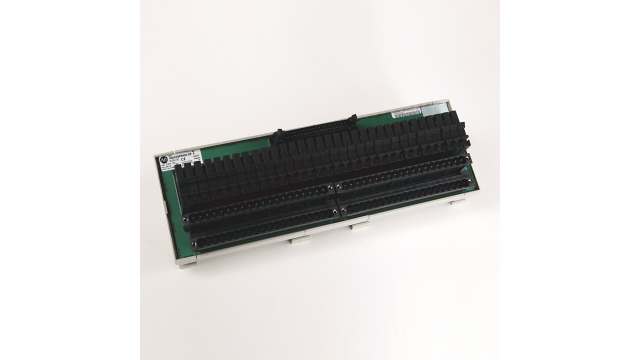 Allen Bradley 40-Contact Interface Module, D-Shell Connector, DIN Rail, 12A | 1492-RXIMTS4024-32R