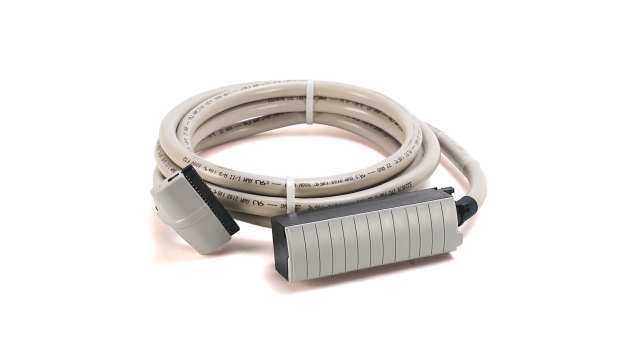 Allen Bradley Connector Cable for Use with 1746 SLC 500, 1756 ControlLogix, 1769 CompactLogix, 1771 PLC-5 | 1492-CABLE025Z