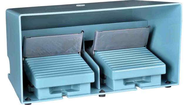 Schneider Electric Industrial Duty Momentary On-Off Foot Switch - Metal Case Material, 4NC+4NO, 3 A, 270 mA Contact | XPEM5110D