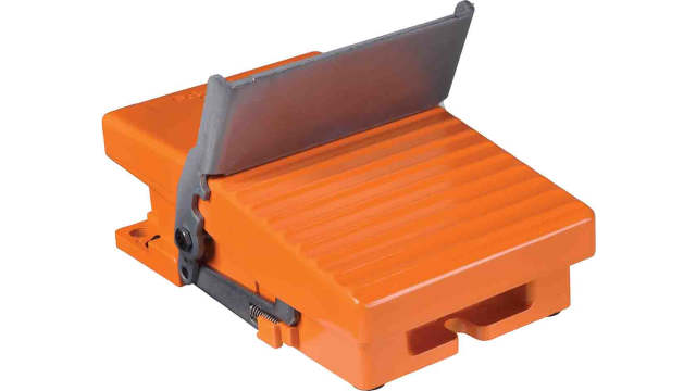 Schneider Electric Industrial Duty Momentary On-Off Foot Switch - Metal Case Material, 1NC+1NO, 3 A, 270 mA Contact | XPER810