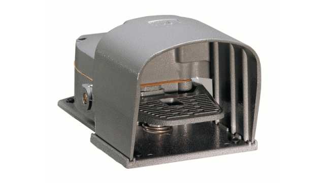 Lovato Off-On-Off Foot Switch - Steel Case Material, 1 NO + 1 NC, 10 A Contact Current, 300V Contact Voltage | KR200S11