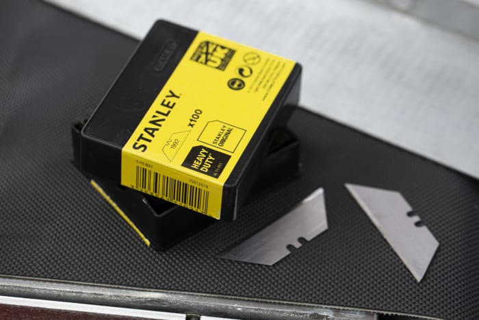 1-11-921 Stanley | Stanley Flat Safety Knife Blade, 100 per
