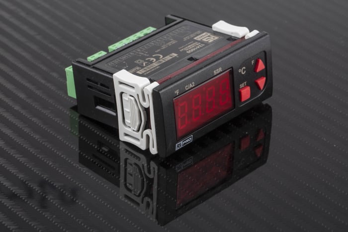 RS PRO Panel Mount On/Off Temperature Controller, 77 x 35mm 1 Input, 2 Output Relay, SSR, 230 V ac Supply Voltage
