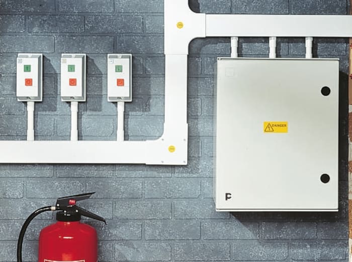 Goulotte Schneider Electric TRK, Longueur 3m, Largeur 100 mm, Profondeur 50mm, en PVCU Blanc