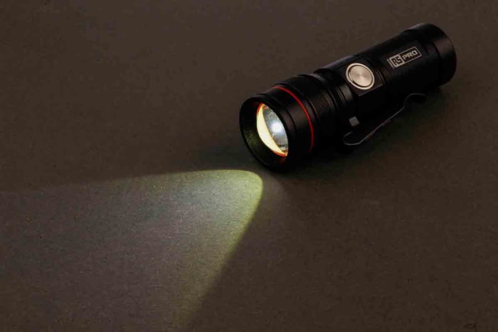 Lampe torche RS PRO LED non rechargeable, Noir, 1 400 lm