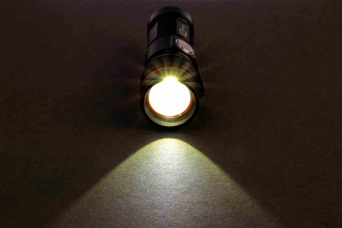 Lampe torche RS PRO LED non rechargeable, Noir, 1 400 lm