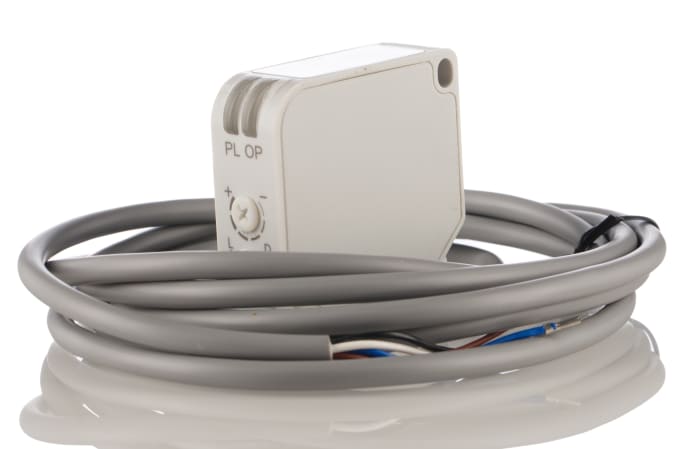 RS PRO Polarised Retro Reflection Photoelectric Sensor, Block Sensor, 5 m Detection Range