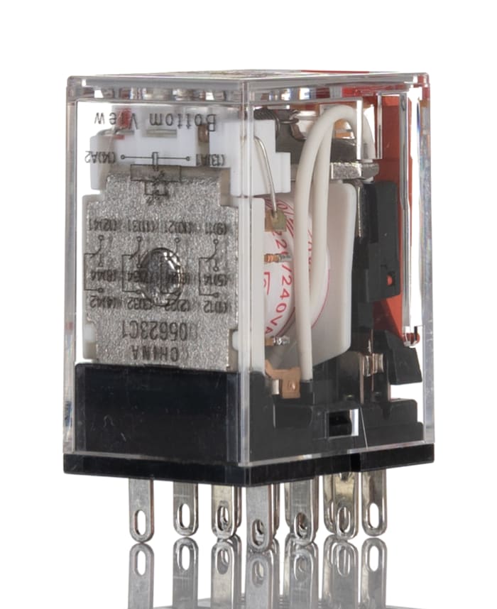 Omron Plug In Latching Power Relay, 220 → 240V ac Coil, 6A Switching Current, 4PDT