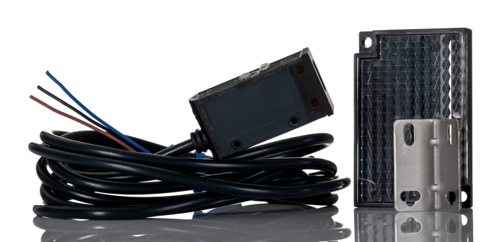 Fotocélula rectangular Omron, Sistema Reflex, alcance 100 mm → 2 m., salida NPN, Precableado, IP67