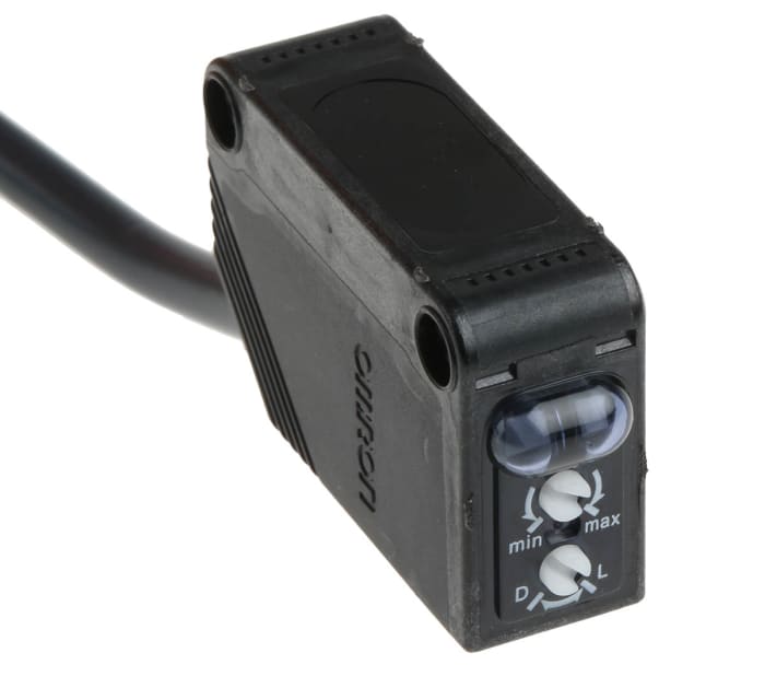 Fotocélula rectangular Omron, Sistema Difuso, alcance 1 m, salida PNP, Cable de 3 hilos de 2 m., IP69K