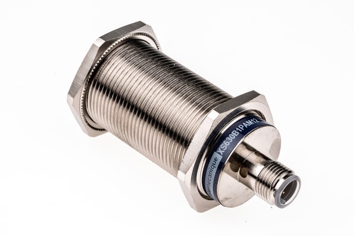 Telemecanique Sensors Inductive Threaded Barrel Proximity Sensor, M30, 15 mm Detection, PNP NO, 12 → 48 V dc