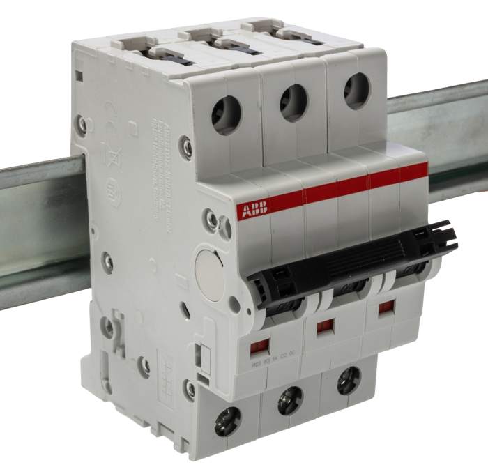 Interruptor automático 3P, 2A, Curva Tipo C, Poder de corte 10 kA S203-C2, System Pro M Compact, Montaje en Carril DIN