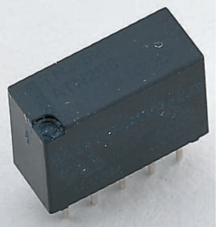 Relé sin enclavamiento Panasonic, DPDT, bobina 24V dc, Montaje en PCB