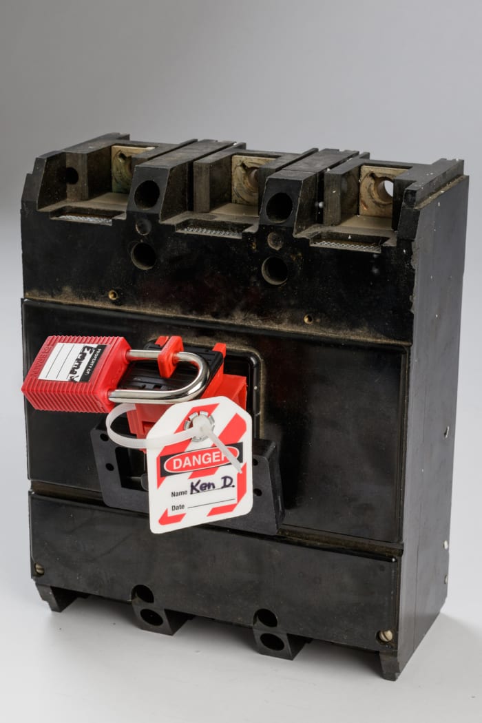 TAGLOCK OVERSIZED CIRCT BRKR LO PK6 Brady | Brady Red 1-Lock Lockout ...