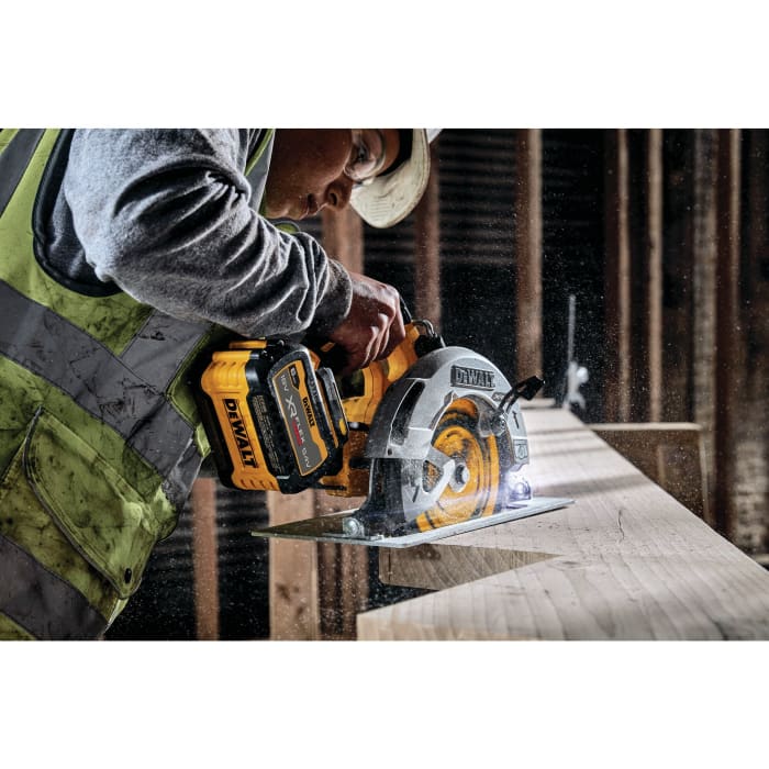 Sierra circular a batería DEWALT DCS573NT-XJ 18V ø 190mm. Sin batería