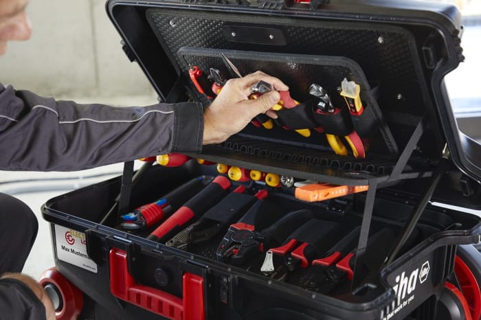 Kit de herramientas Wiha Tools, Maletín de 106 piezas, para electricistas,  aprobado VDE | Wiha Tools | RS Components Export