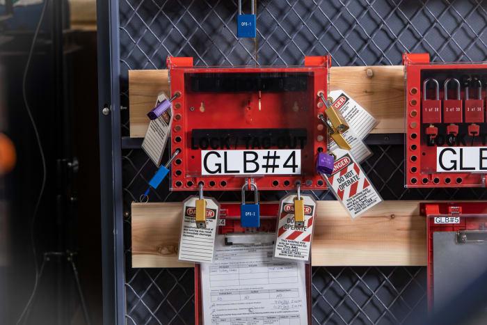26 GROUPLB RED,PERMIT DISPLAY STATION Brady | Brady Red 27-Lock Lockout ...