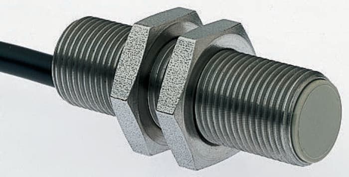 Omron Barrel-Style Proximity Sensor, M12 x 1, 4 mm Detection, PNP Output, 24 V dc, IP67