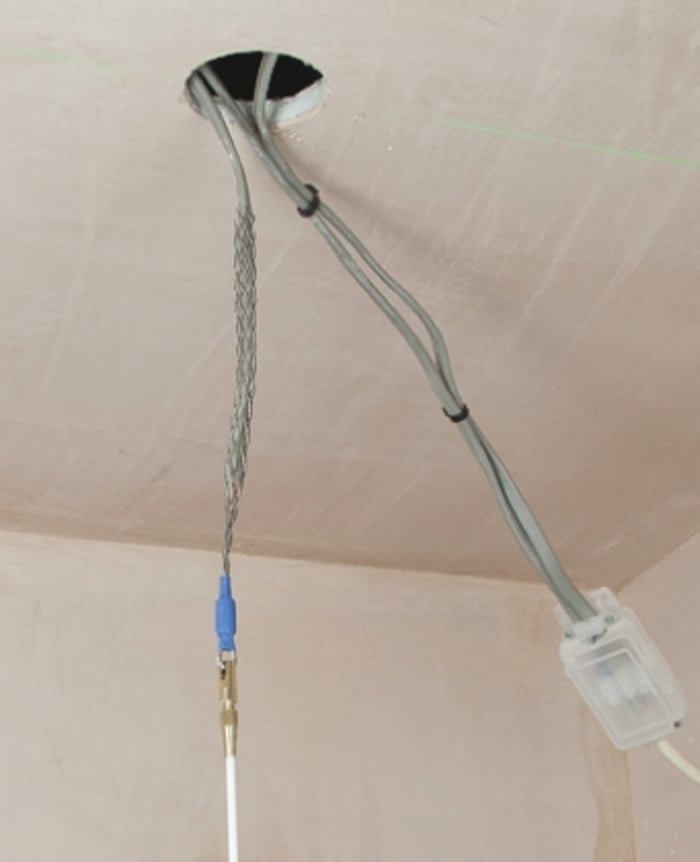 R7203603-02