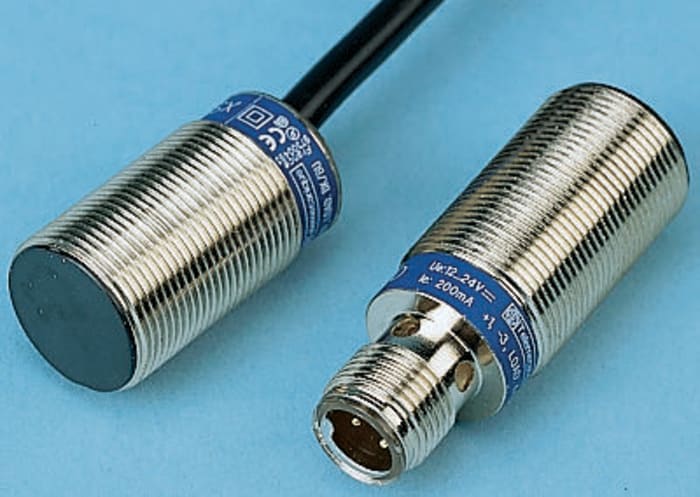 Telemecanique Barrel-Style Proximity Sensor, M18 x 1, 10 mm Detection, PNP Output, 12 → 24 V dc, IP67