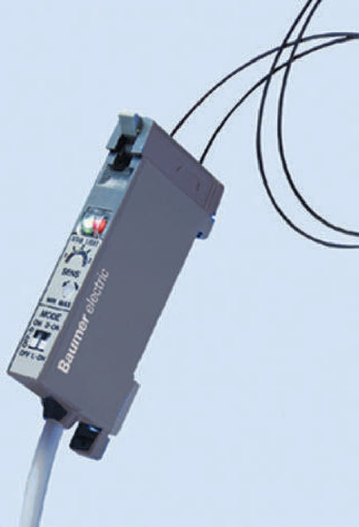 Sensor de fibra óptica de plástico Baumer con luz LED Rojo, alcance 70 mm, salida PNP, 10 → 30 Vdc, IP40