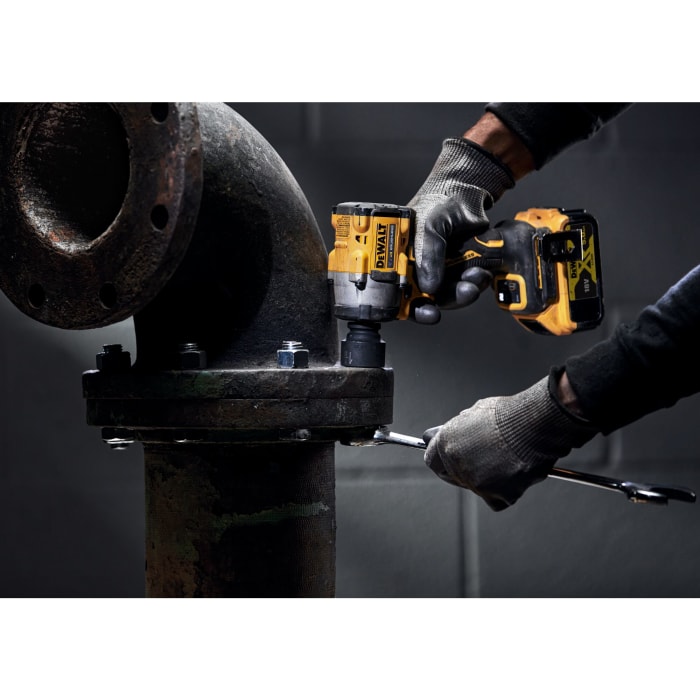 DeWALT 1 2 in 18V Cordless Impact Wrench DeWALT RS Components India