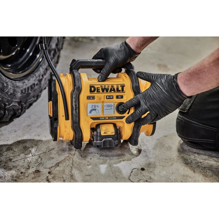 DeWALT Tyre Inflator 160psi DeWALT RS Components India