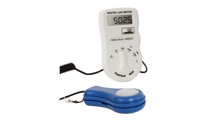PeakTech P5025 Light Meter, 200lx to 50000lx, 5 %