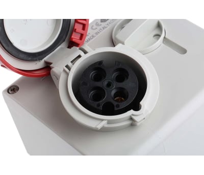 Product image for RED IP67 3P+E SW INTERLOCK SKT,HOR.,16A